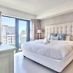 Stylish Sea-Facing Apartment With Underground Parking