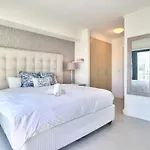 Stylish Sea-Facing Apartment With Underground Parking