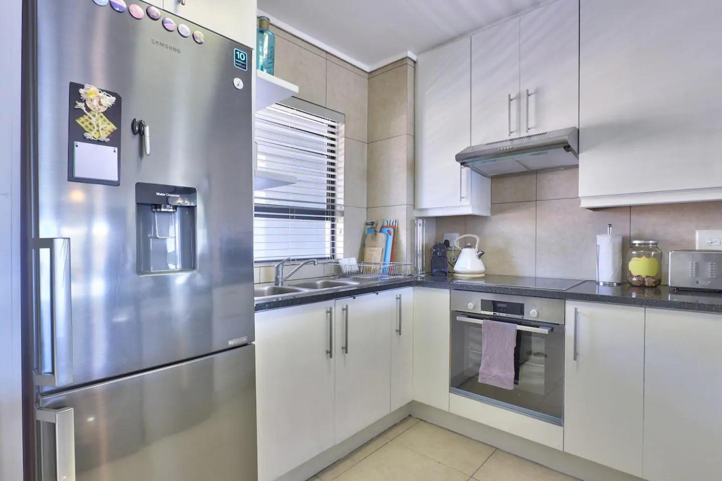Apartment Stylish Sea-facing With Underground Parking Cape Town