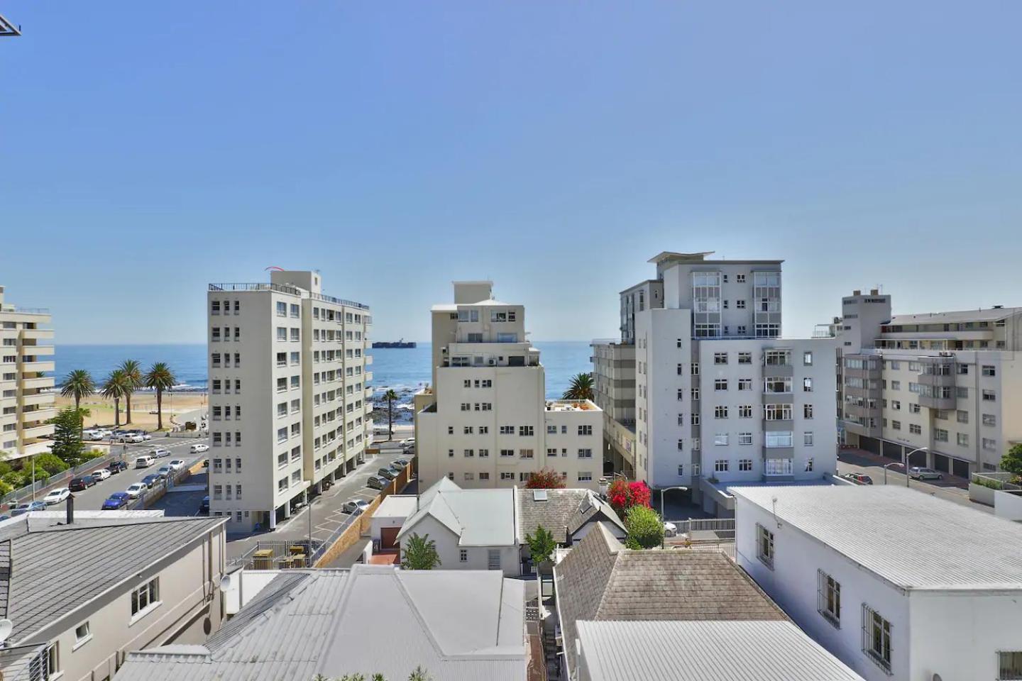 Apartment Stylish Sea-facing With Underground Parking Cape Town